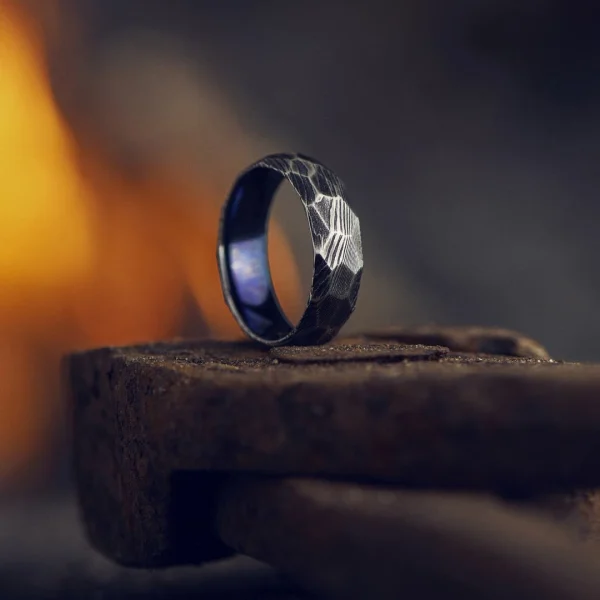 Lucleon Fortis | Anneau à Facettes En Acier Damas Gris Gunmetal Et Titane Bleu – 7 Mm 3