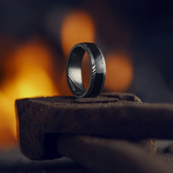 Lucleon Fortis | Bague En Acier Damas Gris Gunmetal Et Argent Avec Incrustation En Onyx – 7 Mm 3