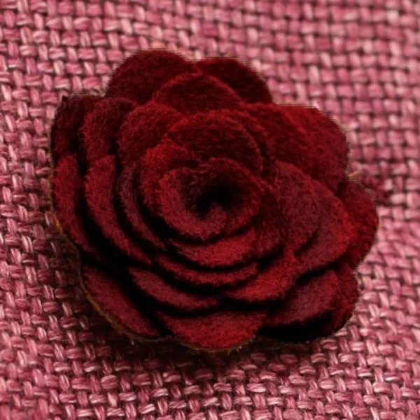 Warren Asher Boutonnière Rose Bordeaux 6