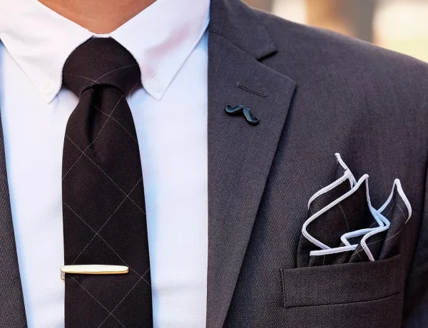 Warren Asher Broche « La Moustache » Noire 7