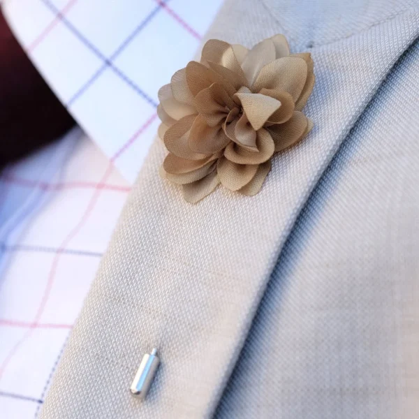 Warren Asher Boutonnière à Fleur Pivoine Marron 4