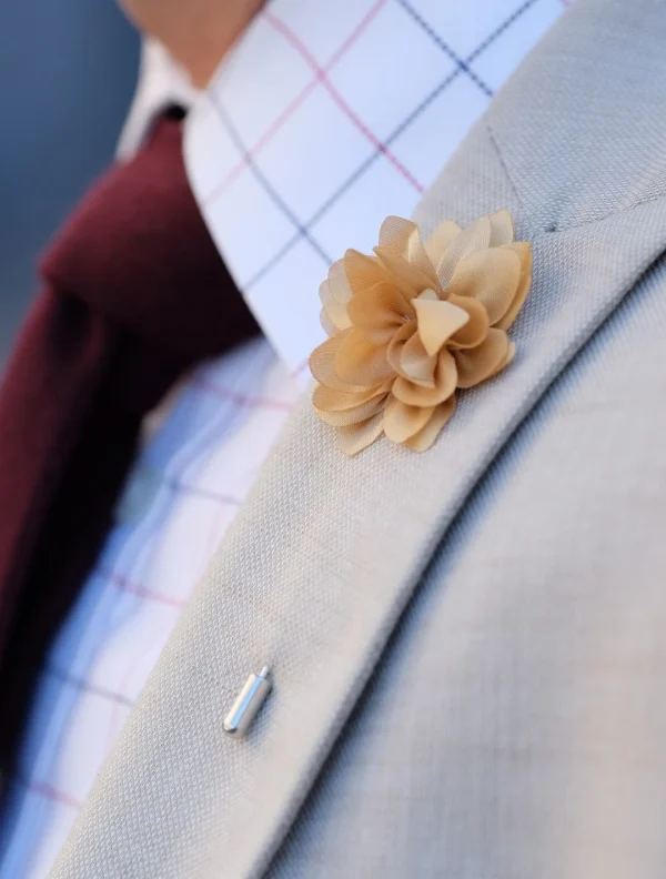 Warren Asher Boutonnière à Fleur De Pivoine Beige & Or 5