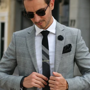 Warren Asher Boutonnière Rose Noire 13
