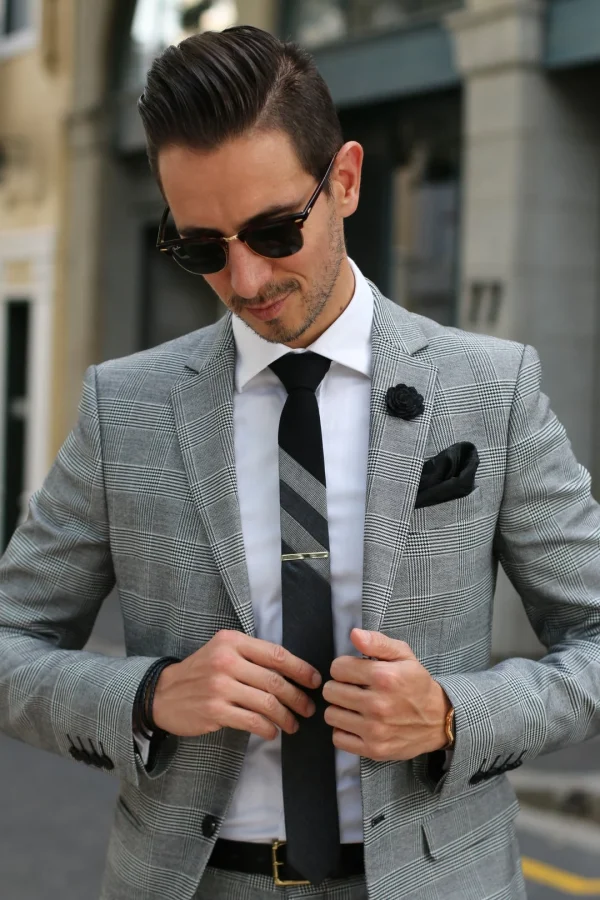 Warren Asher Boutonnière Rose Noire 5
