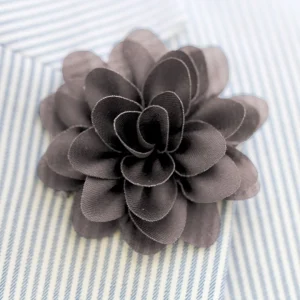 Warren Asher Boutonnière à Fleur Pivoine Couleur Charbon 12