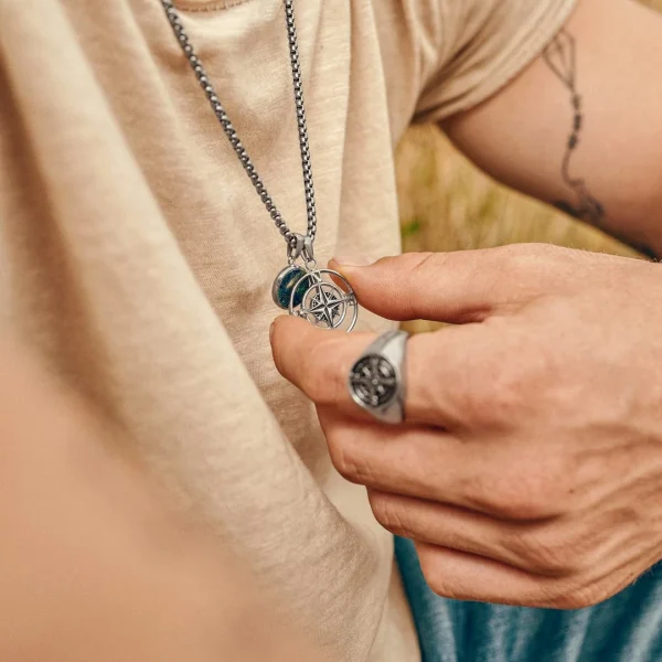 Arkai Atlas | Collier Argenté à Pendentif Boussole Et Pierre D’azurite Et Malachite 3