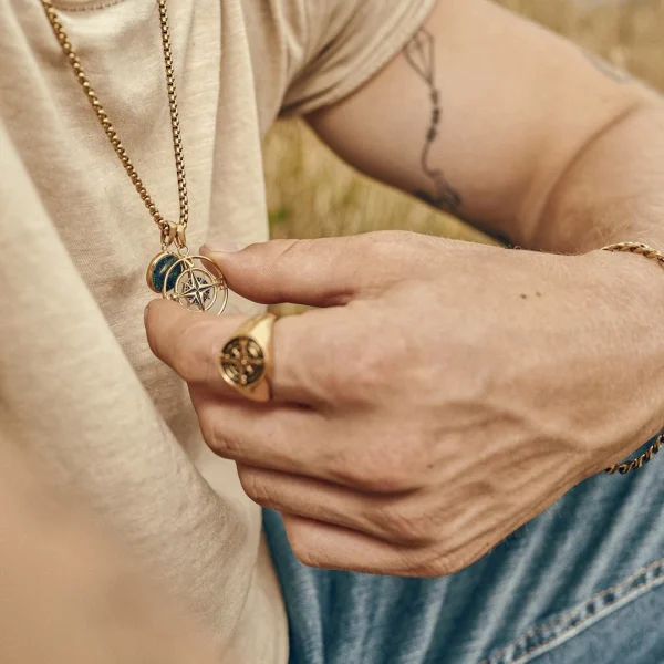 Arkai Atlas | Collier Doré à Pendentif Boussole Et Pierre D’azurite Et Malachite 3