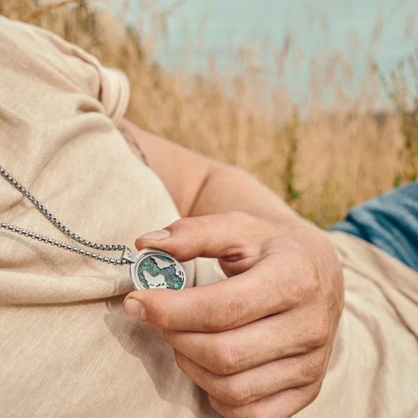 Arkai Atlas | Collier En Acier Inoxydable Argenté à Pendentif Rotatif Mappemonde En Azurite Et Malachite 3