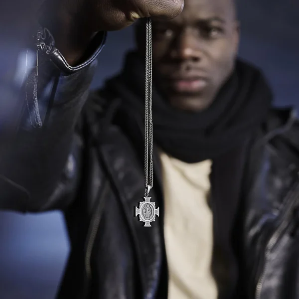 Lucleon Sanctus | Collier Argenté Vintage à Pendentif Croix De Saint-Benoît 4