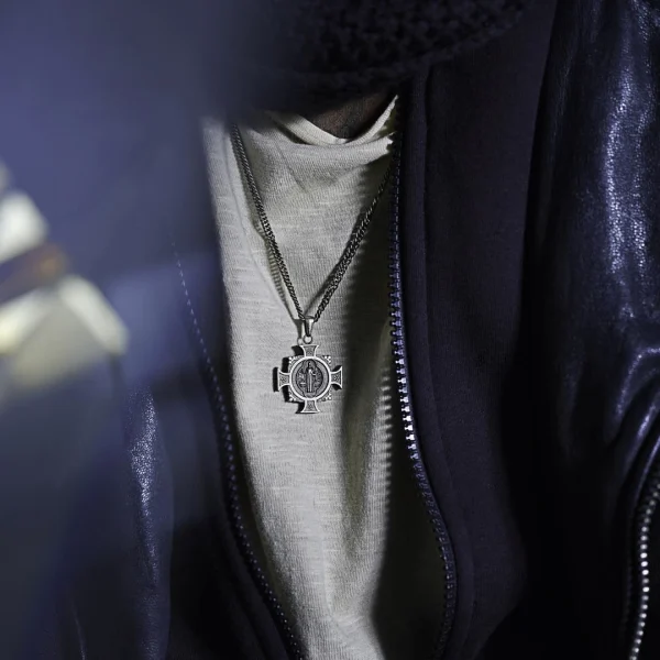 Lucleon Sanctus | Collier Argenté Vintage à Pendentif Croix De Saint-Benoît 3