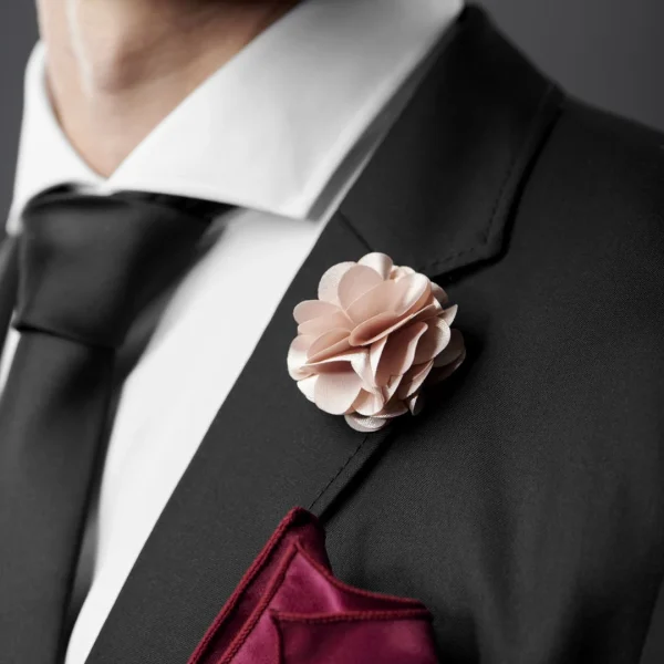 Warren Asher Boutonnière à Fleur Crème Luxueuse 4