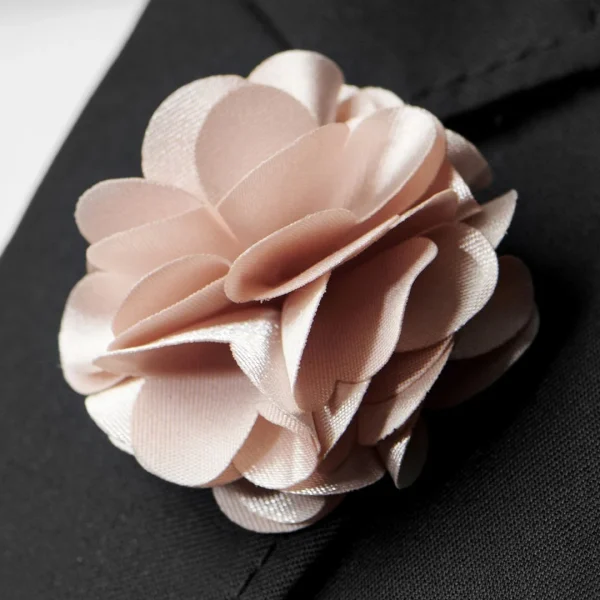 Warren Asher Boutonnière à Fleur Crème Luxueuse 6