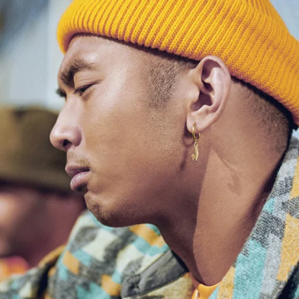 Otsu Fahrenheit | Boucle D’oreille Avec L’initiale J En Acier Doré 3