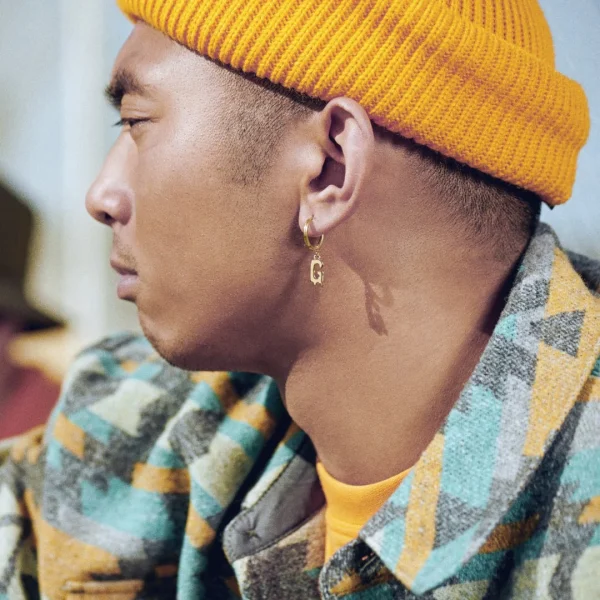 Otsu Fahrenheit | Boucle D’oreille Avec L’initiale G En Acier Doré 3