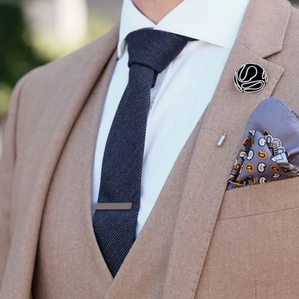 Warren Asher Boutonnière à Fleur Camélia Noire 5