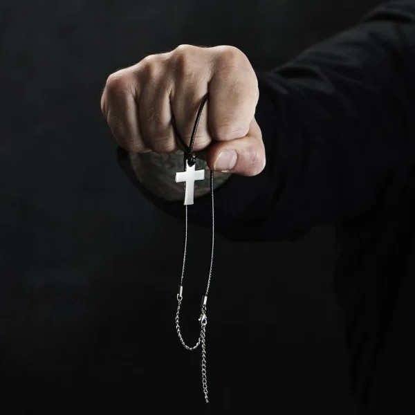 Lucleon Collier à Pendentif En Croix Argentée Leo Gravel 7