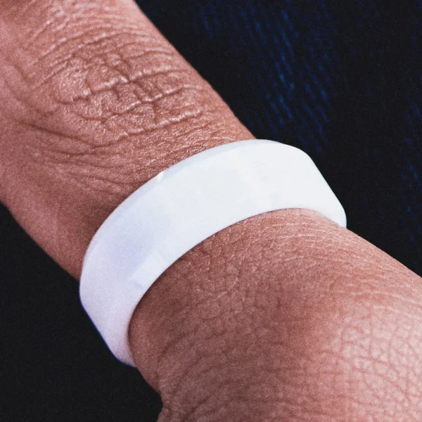 Lucleon Ferrum | Anneau Blanc En Céramique Brossée à Bords Biseautés Polis – 8 Mm 7